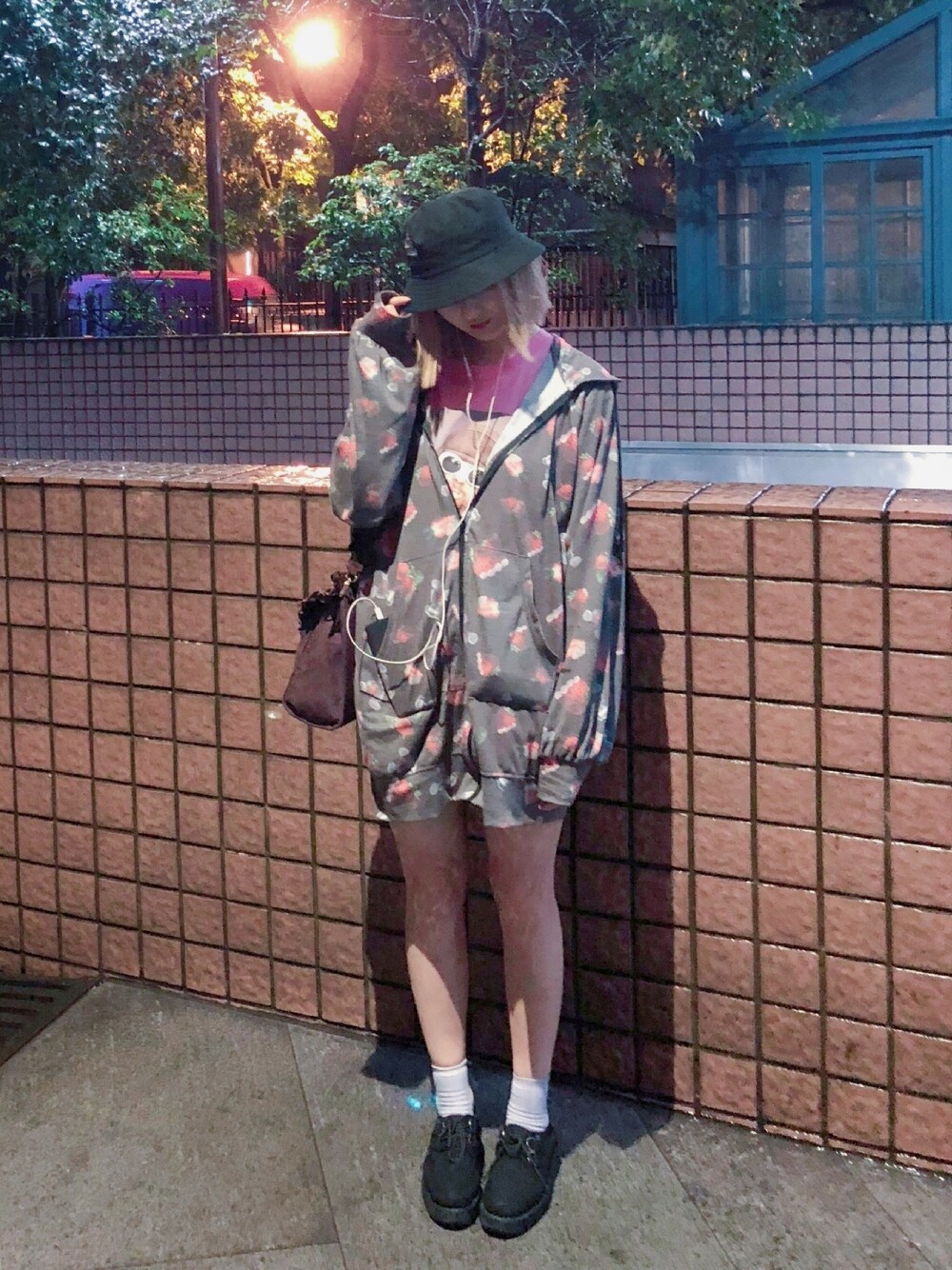 「Ank Rouge、jouetie、TUK、nice claup、Vivienne Westwood、Champion」｜「Ank Rougeのアイテム（ジャケット/アウター、ブラック系）」を使った、Crystalさん（レディース・171cm）の春コーディネートの1枚目の写真