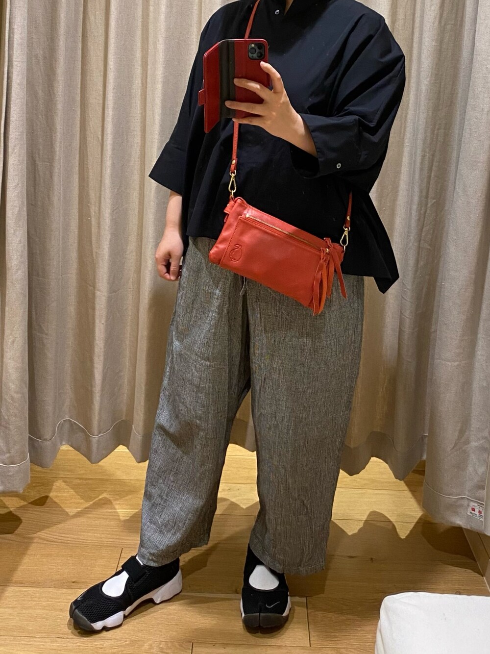 「Sunny cloudsのサニークラウズ　ｆｅａｔ．Ｓｈｕｔｔｌｅ　Ｎｏｔｅｓ　ｋａｚｕｍｉのルーズパンツ〈レディース〉（その他パンツ、グレー系）」を使った、ゆうき。さん（レディース・159cm）の春コーディネートの1枚目の写真