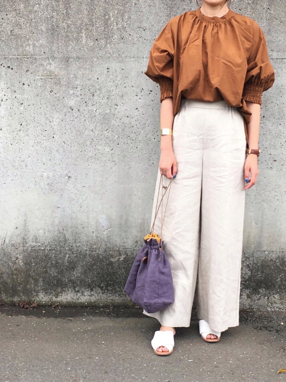 「オトナカジュアル、シンプル、ootd、ママコーデ、オトナ女子、大人コーデ、ワイドパンツ、リネンパンツ、ブラウス、ユニクロ」｜「UNIQLOのアイテム（シャツ/ブラウス、ブラウン系）」を使った、rieさん（レディース・163cm）の夏コーディネートの1枚目の写真