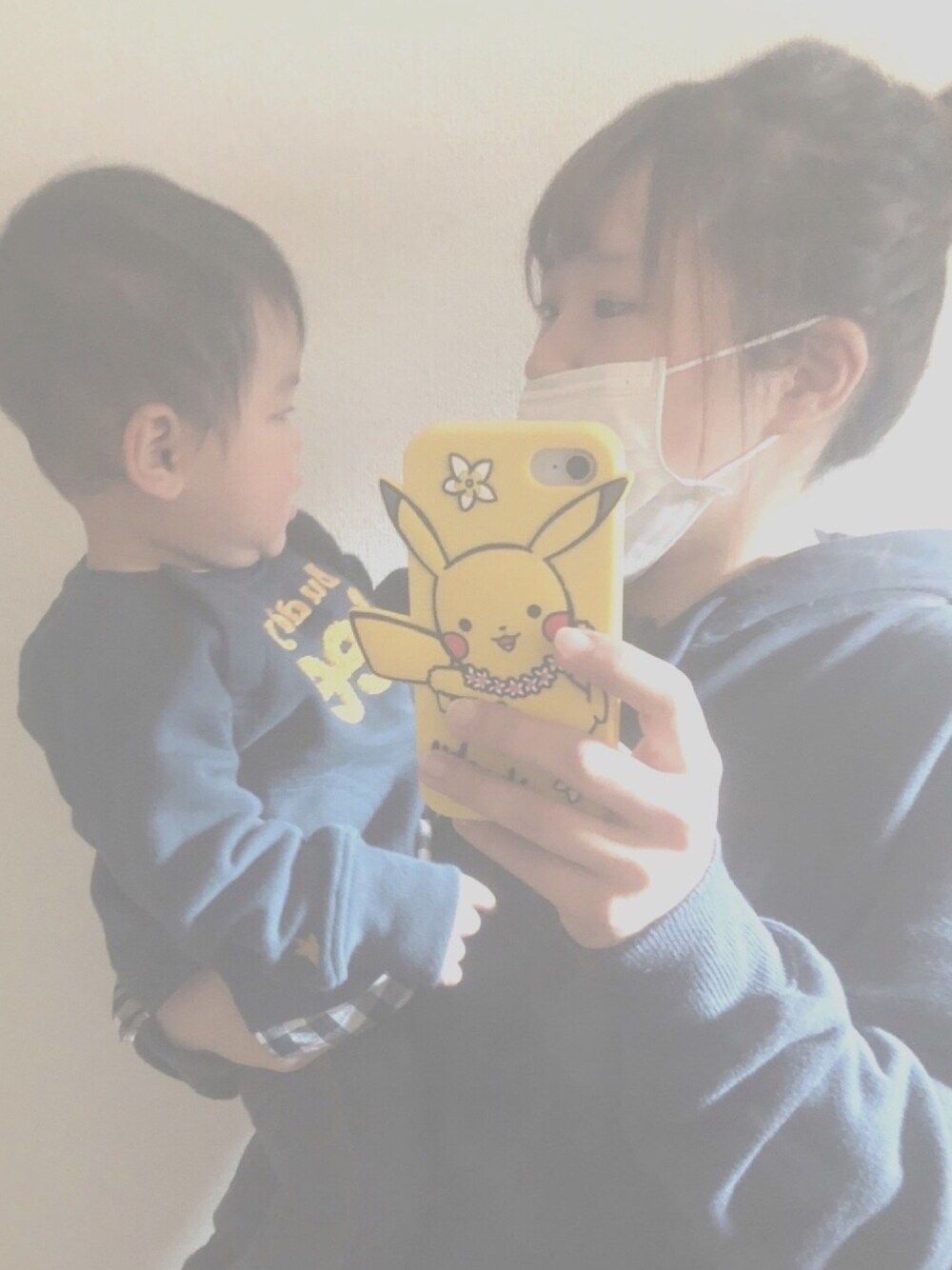 「ママと息子、シンプルコーデ、男の子、デニムパンツ、むすこーで、LEE、チャンピオン、フォローミー、おしゃれさんと繋がりたい」｜「BUDDY Leeのアイテム（トップス、ブルー系）」を使った、totoさん（キッズ・70cm）の秋コーディネートの1枚目の写真