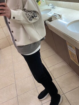 「GU（ジーユー）の（GU）スキニーフィットジーンズ（MEN ⁄ ジーンズ）」を使った、yutoさん（メンズ・181cm）の春コーディネート