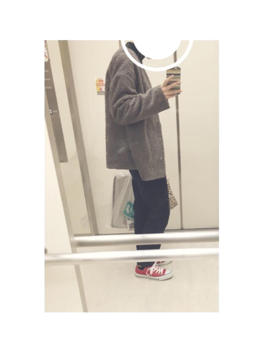 「ボアジャケット、Factor=、モックネック、UNIQLO、コーデュロイパンツ、無印良品、コンバース」｜「Factor=のFactor= ボアノーカラーコート（ノーカラージャケット、グレー系）」を使った、moiさん（レディース・162cm）の冬コーディネートの1枚目の写真