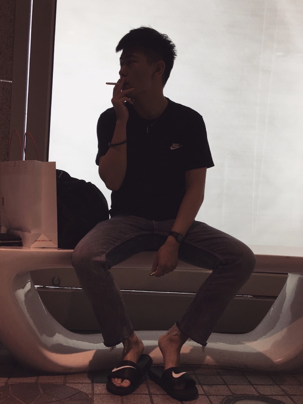 「NIKEのアイテム（Tシャツ/カットソー、ブラック系）」を使った、ケーさん（メンズ・173cm）の夏コーディネートの1枚目の写真