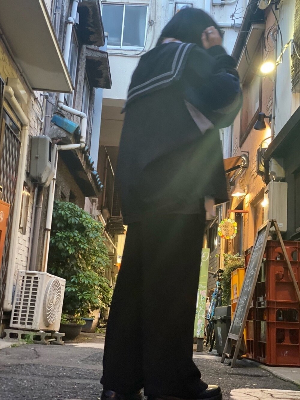 「balmung、LADMUSICIAN、YOSUKE、UNIQLO」｜「BALMUNGのアイテム（トップス、ブラック系）」を使った、たなかさん（メンズ・160cm）の春コーディネートの1枚目の写真