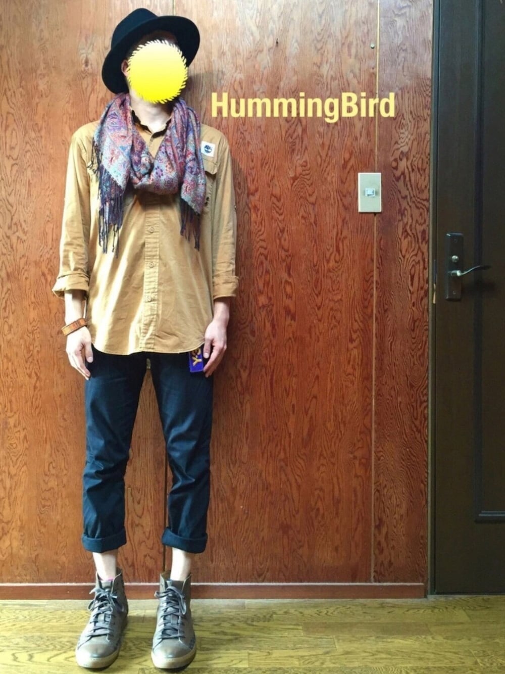 ブラウン系のシャツ/ブラウス、ブラウン系のシャツ/ブラウス、ブラック系のその他パンツを着用したメンズの秋コーディネートの1枚目の写真