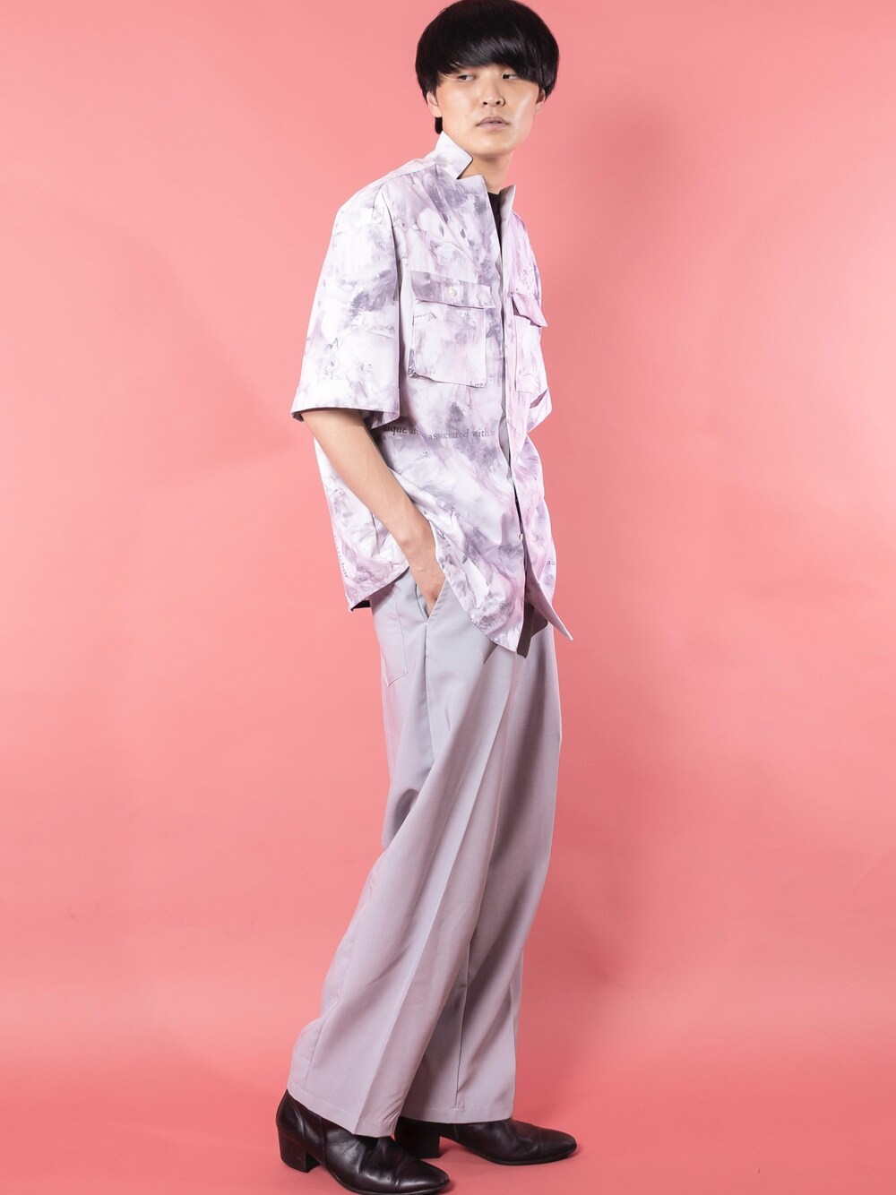 その他のシャツ/ブラウス、その他のスラックスを着用したメンズの秋コーディネートの1枚目の写真