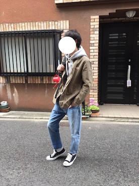 「リメイクデニム」｜「アイテム（その他アウター）」を使った、けんたろうさん（メンズ・172cm）の春コーディネート