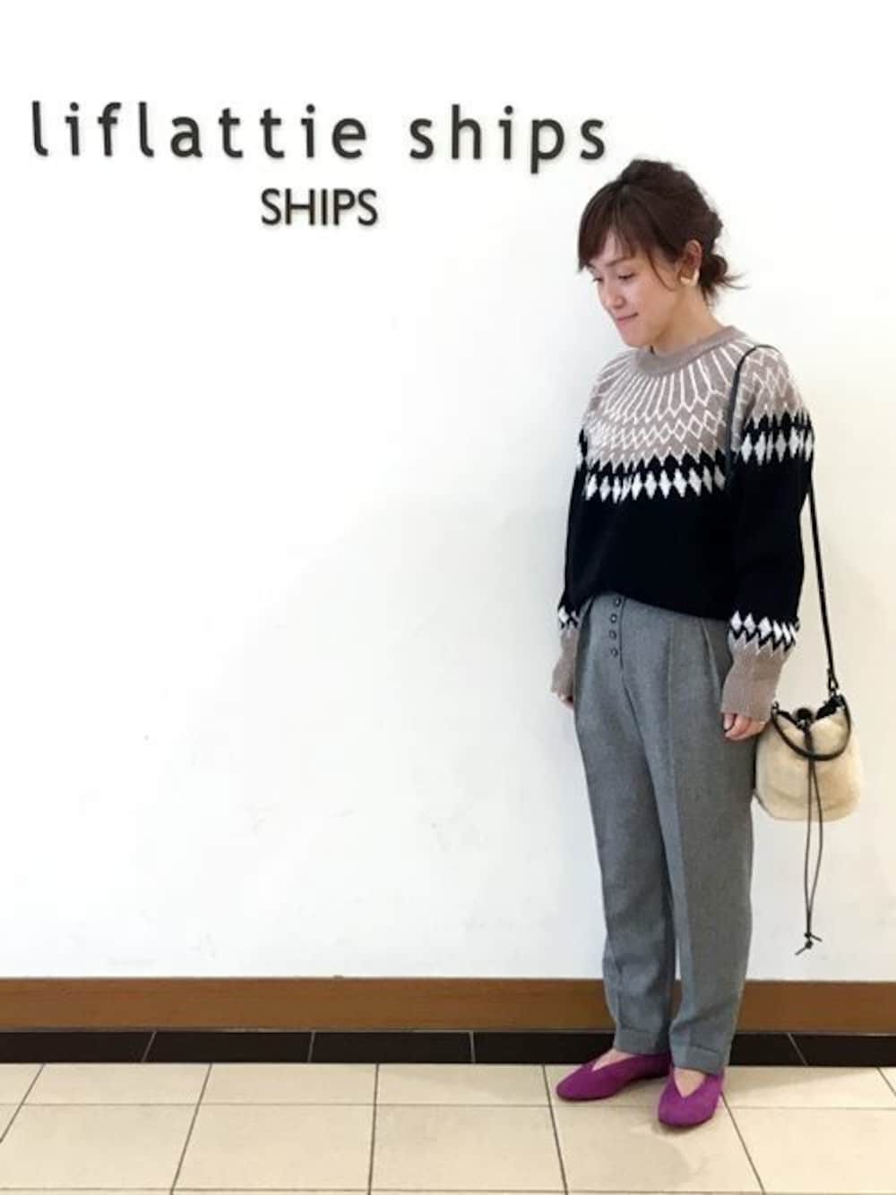 「大人カジュアル、フェアアイル、柄ニット」｜「liflattie shipsのliflattie ships:ツイードフロントボタンパンツ（その他パンツ、グレー系）」を使った、松田さん（レディース・156cm）の秋コーディネートの1枚目の写真
