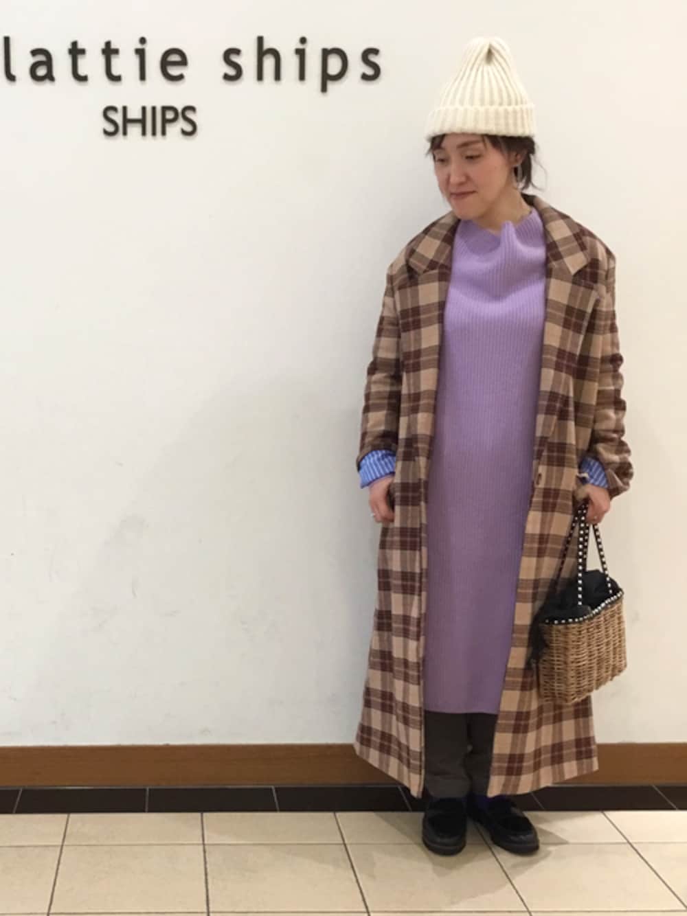 「ワンピース、コーデュロイ、冬コーデ、キャメル、シップス、SHIPS、ラベンダー、シップス フォー ウィメン(SHIPS for women)、ボートネック、liflattie ships」｜「liflattie shipsのliflattie ships:コーデュロイタックパンツ（その他パンツ、イエロー系）」を使った、松田さん（レディース・156cm）の冬コーディネートの1枚目の写真
