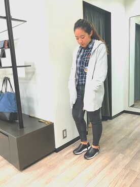 「DIESEL（ディーゼル）の00SWCY084HH（デニムパンツ、ブラック系）」を使った、MAHOさん（レディース・155cm）の秋コーディネート