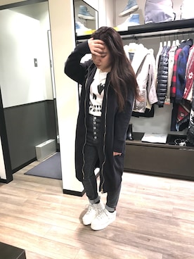 「DIESEL（ディーゼル）のアイテム（パーカー、ブルー系）」を使った、MAHOさん（レディース・155cm）の冬コーディネート
