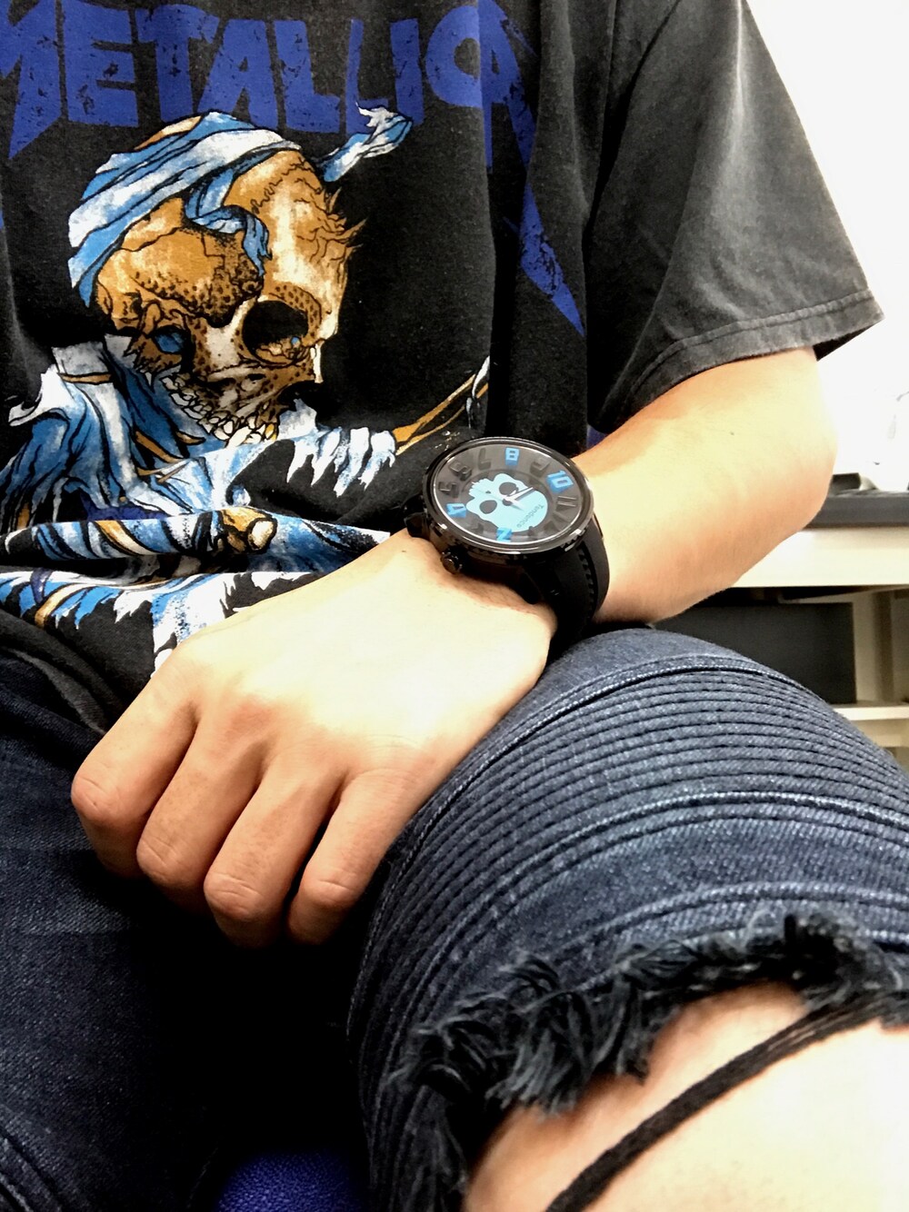 「Tendence×Hydrogen、METALLICA、スカル、バンドT、ダメージジーンズ」｜「CONTEMPORARY&STREETのアイテム（Tシャツ/カットソー、ブラック系）」を使った、Takamiさん（メンズ・170cm）の夏コーディネートの1枚目の写真