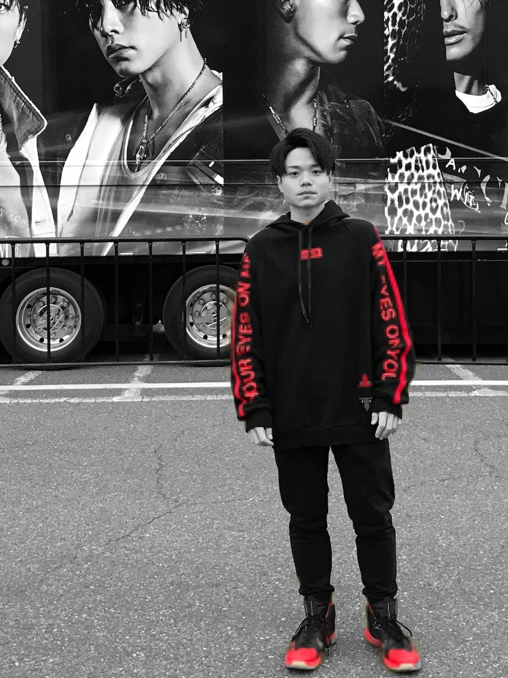 「UMP 、三代目JSB、JSB、参戦服」｜「J.S.B.のアイテム（パーカー、ブラック系）」を使った、Takamiさん（メンズ・170cm）の冬コーディネートの1枚目の写真