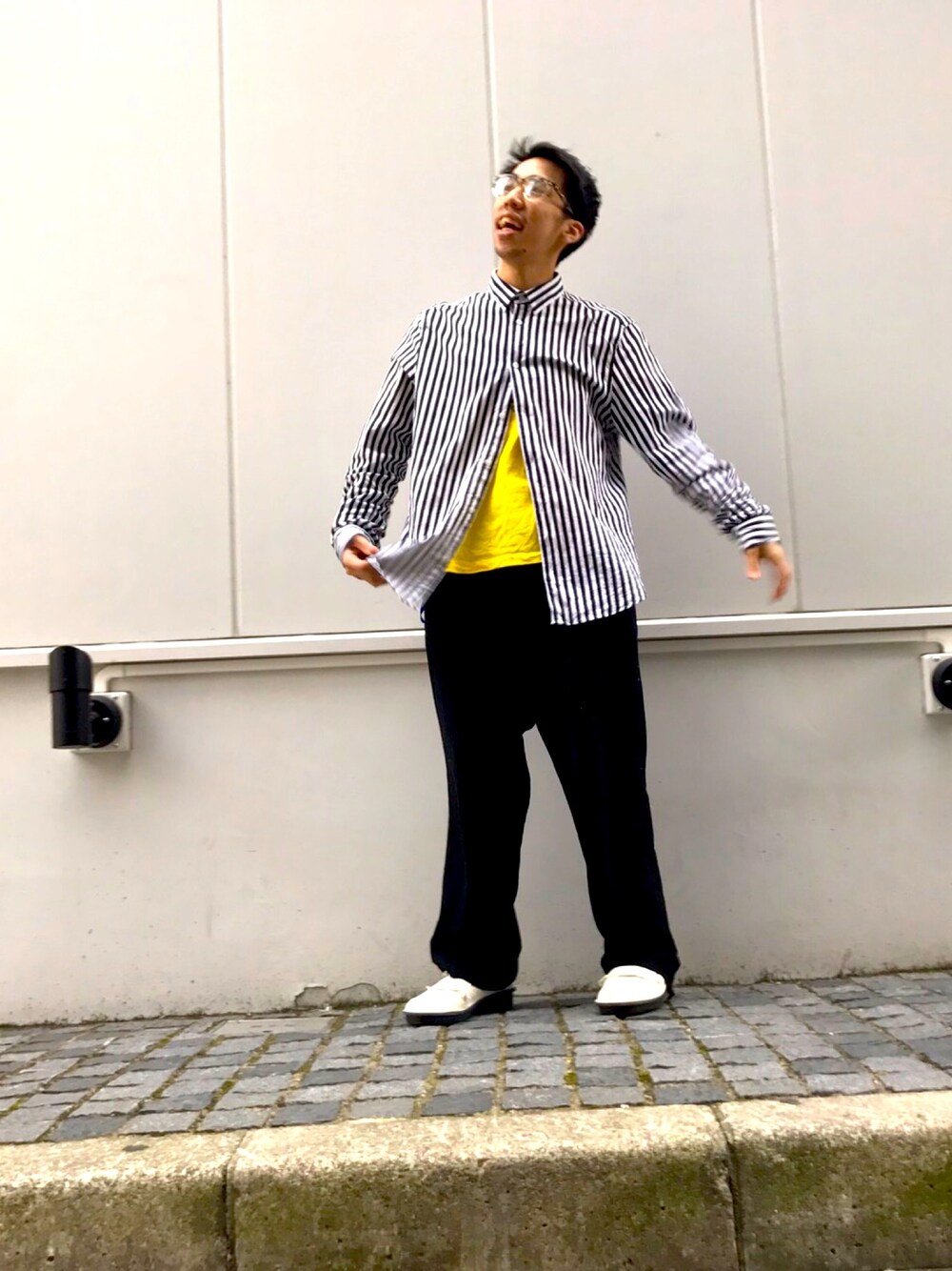「おしゃれさんと繋がりたい、はるコーデ、カジュアル、ビックシルエット、モノトーンコーデ、ワイドパンツ、リラックススタイル」｜「UNITED ARROWSのアイテム（パンツ、ブラック系）」を使った、tomnaoさん（メンズ・167cm）の春コーディネートの1枚目の写真