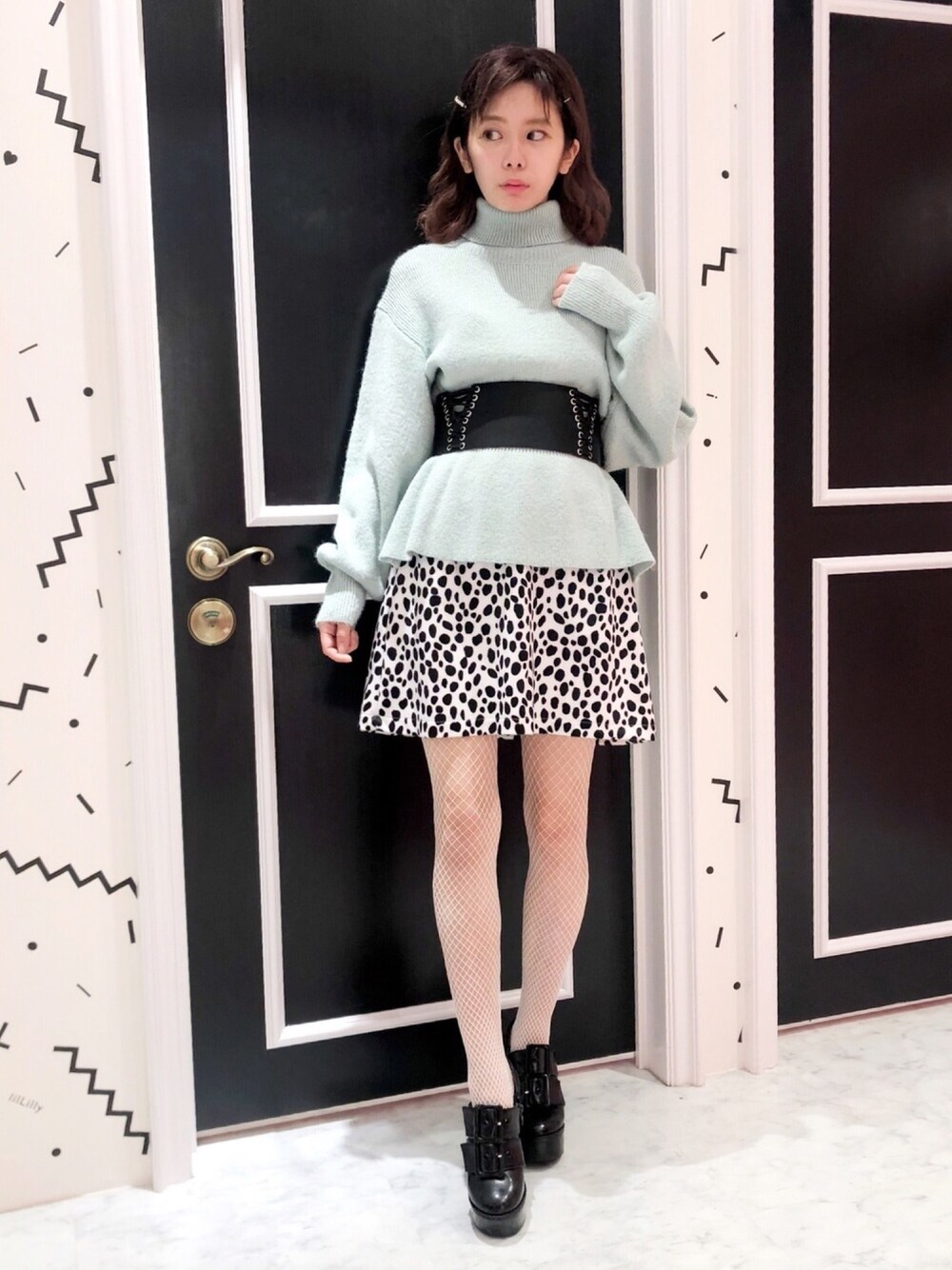 「lilLilly、リルリリー、LILICIOUS、リリシャス、ミントグリーン、ニットコーデ、ダルメシアン柄、ダルメシアン柄スカート、ウエストマーク、ウエストベルト」｜「lilLillyのペプラムタートルニット（ニット/セーター、グリーン系）」を使った、mayuさん（レディース・160cm）の秋コーディネートの1枚目の写真