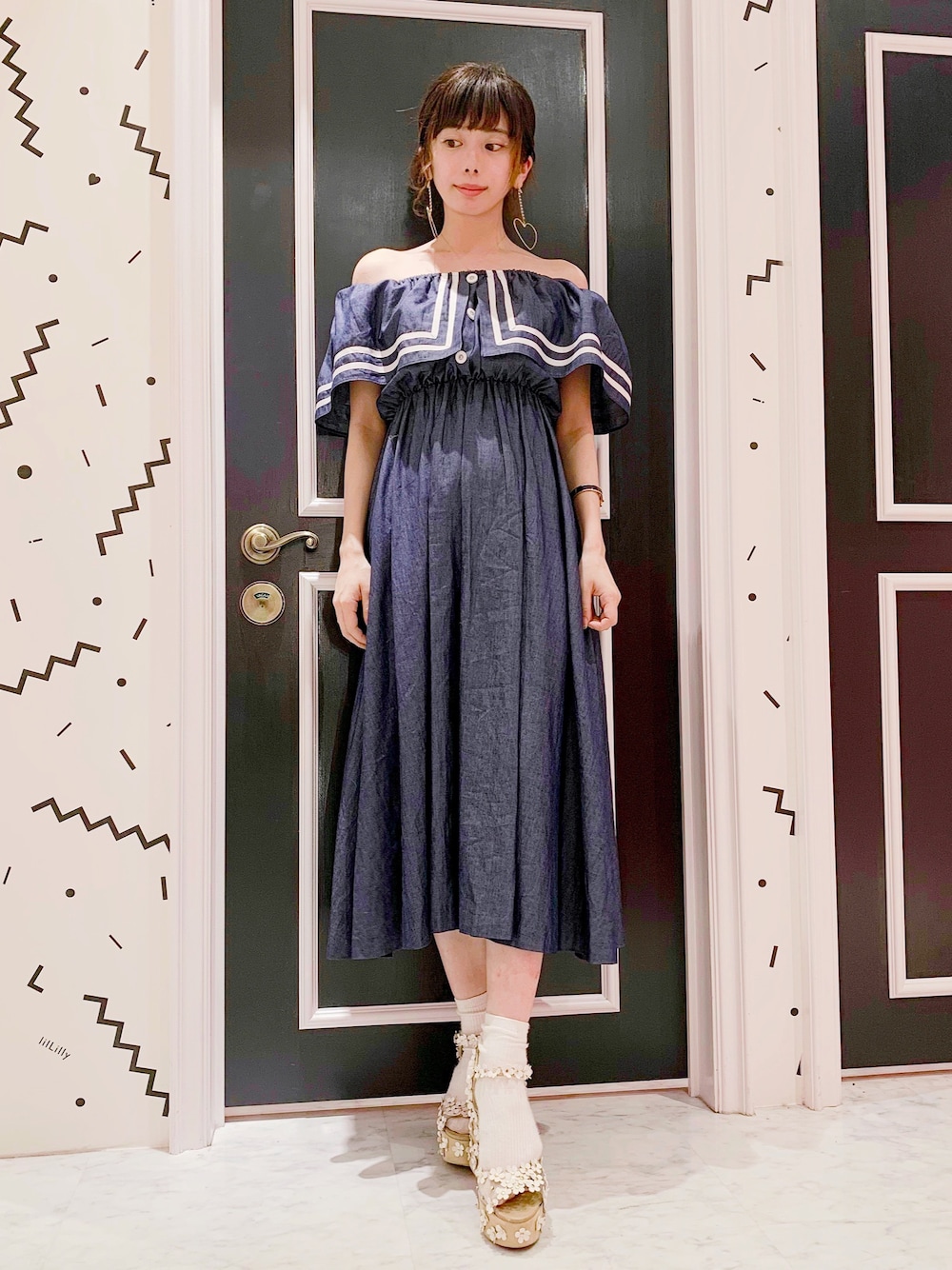 「lilLilly、リルリリー、LILICIOUS、リリシャス、セーラーカラー、オフショルダー、オフショルドレス、ドレス、デニムワンピース、デイジー」｜「lilLillyのオフショルセーラードレス（ワンピース、ブルー系）」を使った、mayuさん（レディース・160cm）の夏コーディネートの1枚目の写真