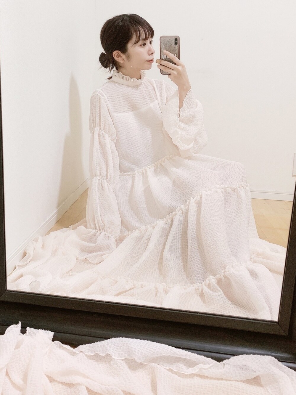 「pain、2020ss、spring、マキシ丈ワンピース、ティアードワンピース、ロングワンピース、ティアード、white」｜「PAINのティアードロングマキシドレス（ワンピース、ホワイト系）」を使った、mayuさん（レディース・160cm）の冬コーディネートの1枚目の写真