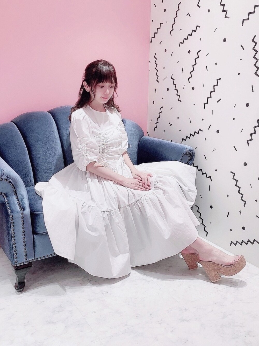 「pain、ホワイトコーデ、ギャザーワンピース、ドレス、ロングドレス、真っ白、ワンピース、秋コーデ、白ワンピース、フレアワンピース」｜「PAINのフレアギャザーワンピース（ワンピース、ホワイト系）」を使った、mayuさん（レディース・160cm）の夏コーディネートの1枚目の写真