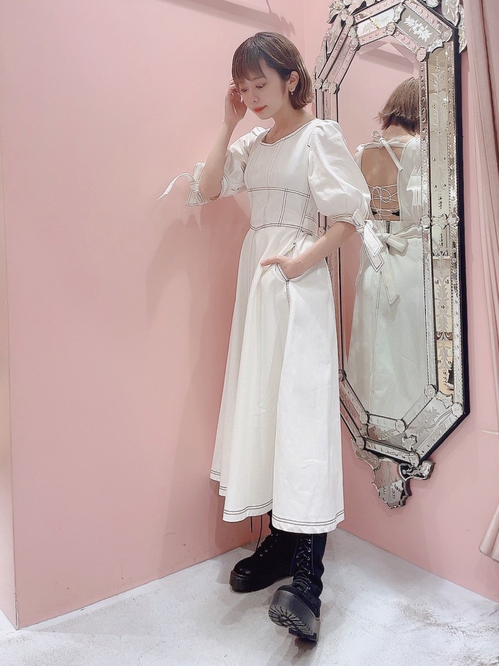 「lilLilly、リルリリー、pain、デニムワンピース、ロングワンピース、white、白ワンピース、春コーデ、春の新作、パフスリーブ」｜「PAINのバックリボンデニムパフドレス（ワンピース、ホワイト系）」を使った、mayuさん（レディース・160cm）の冬コーディネートの1枚目の写真