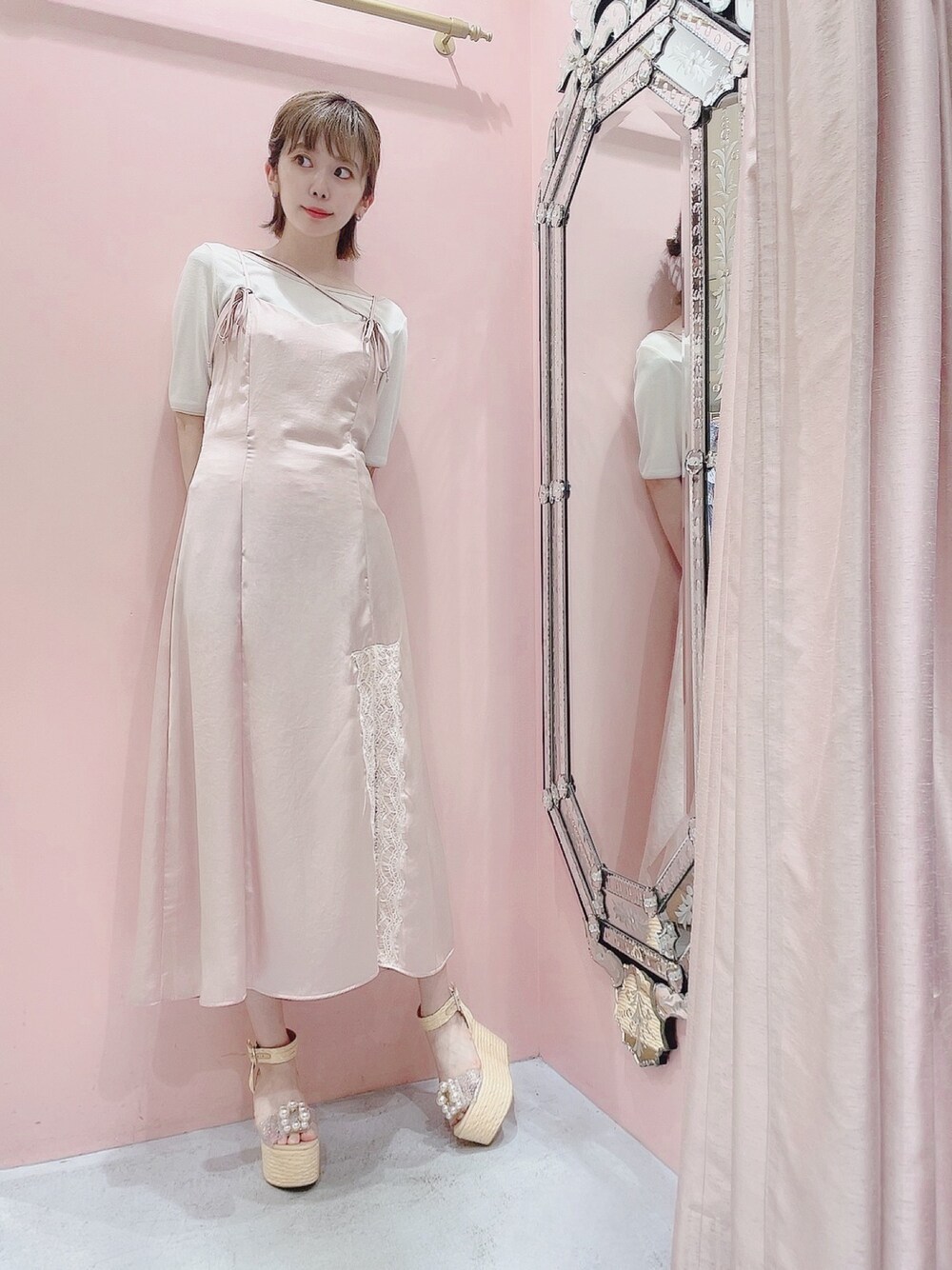 「lilLillyのサテンランジェリーワンピース（ワンピース、ピンク系）」を使った、mayuさん（レディース・160cm）の春コーディネートの1枚目の写真