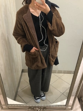 「黒コンバース」｜「アイテム（ムートンコート）」を使った、Misaさん（レディース・170cm）の秋コーディネート