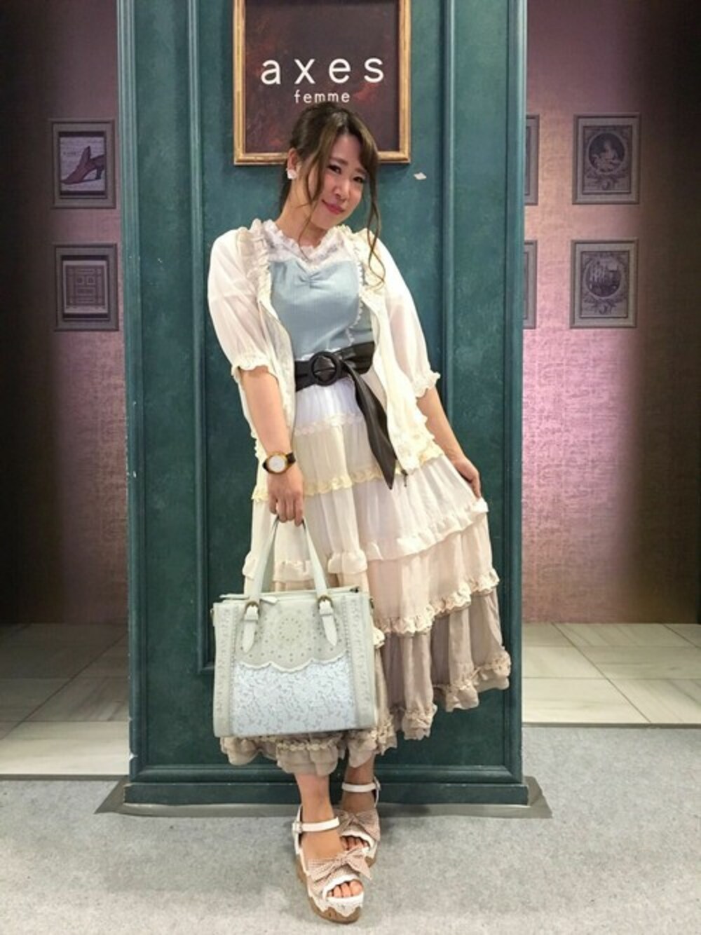 「スカート、グラデーション、刺繍、ギンガムチェック、マリン、サンダル、axes femme、サッシュベルト」｜「axes femmeのギンガムバイカラーサンダル（サンダル、ピンク系）」を使った、axes femmeさん（レディース・160cm）の夏コーディネートの1枚目の写真