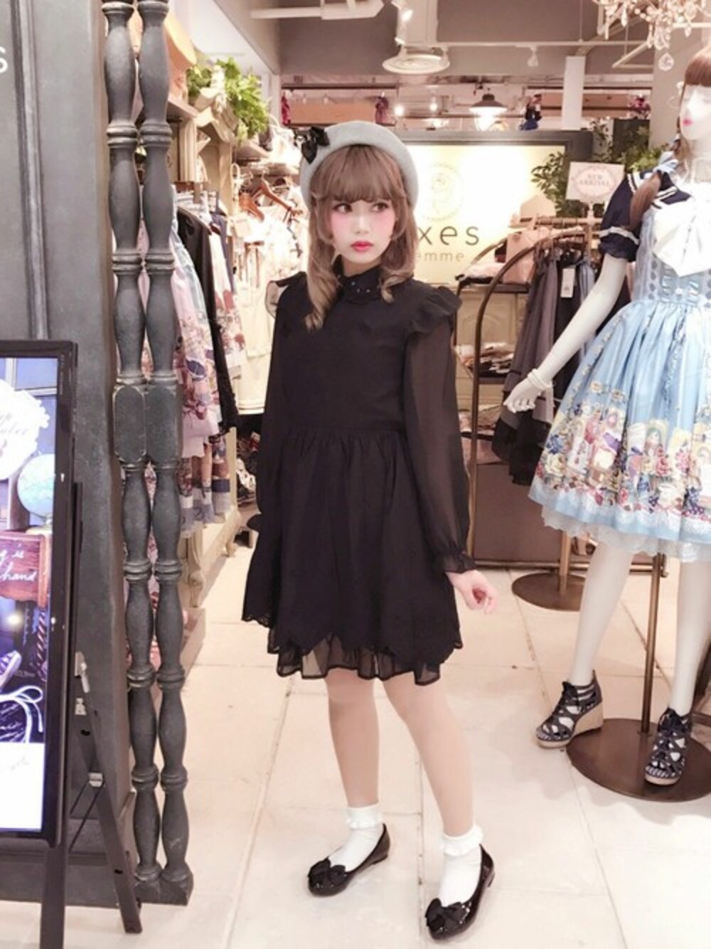 「ワンピース、ベレー帽、リボン、ビスチェ、バレエシューズ、透け感、axes femme」｜「axes femme POETIQUEのビスチェ切替コットンワンピース（ワンピース、ブラック系）」を使った、axes femmeさん（レディース・160cm）の夏コーディネートの1枚目の写真