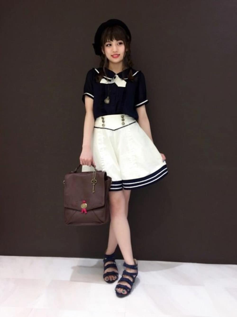 「ベレー帽、ネイビー、スクールガール、リボン、マリン、サンダル、キュロット、ネイビー×ホワイト、axes femme」｜「axes femme POETIQUEのマリンデザインキュロット（その他パンツ、ホワイト系）」を使った、axes femmeさん（レディース・155cm）の夏コーディネートの1枚目の写真