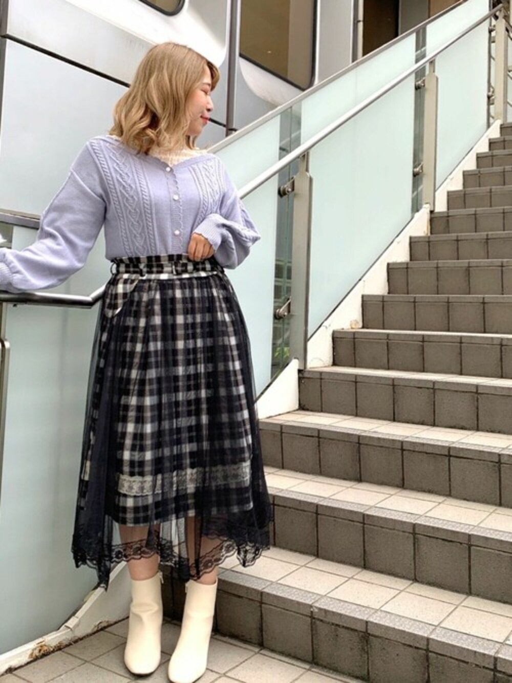 「ニット、秋のコーデ、ガーリー、チェックスカート、秋服、秋、秋冬、秋コーデ、秋冬コーデ、秋服準備はじめました」｜「axes femme POETIQUEの肩開きレイヤードニットＰＯ（ニット/セーター、グレー系）」を使った、axes femmeさん（レディース・153cm）の秋コーディネートの1枚目の写真