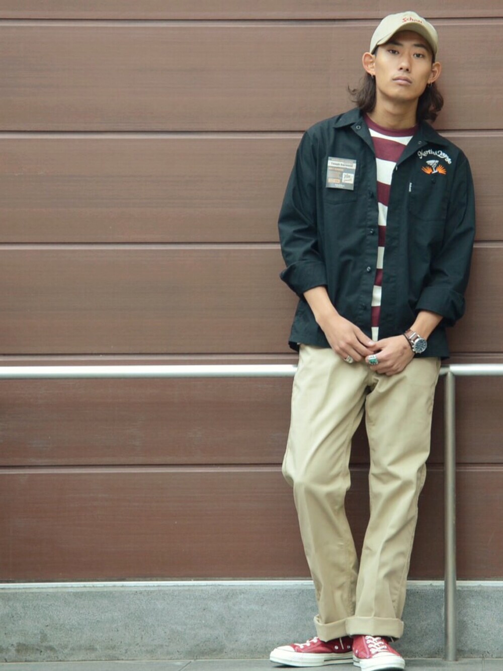 「大人カジュアル、はるコーデ、casual、スニーカー、カジュアル、streetstyle、ボーダートップス、ワークパンツ、SCHOTT、Schott TOKYO-BAY」｜「schottのSchott/ショット/COTTON TWILL CAP BASIC LOGO/コットン ツイル ベーシックキャップ（キャップ、グリーン系）」を使った、Renさん（メンズ・176cm）の春コーディネートの1枚目の写真