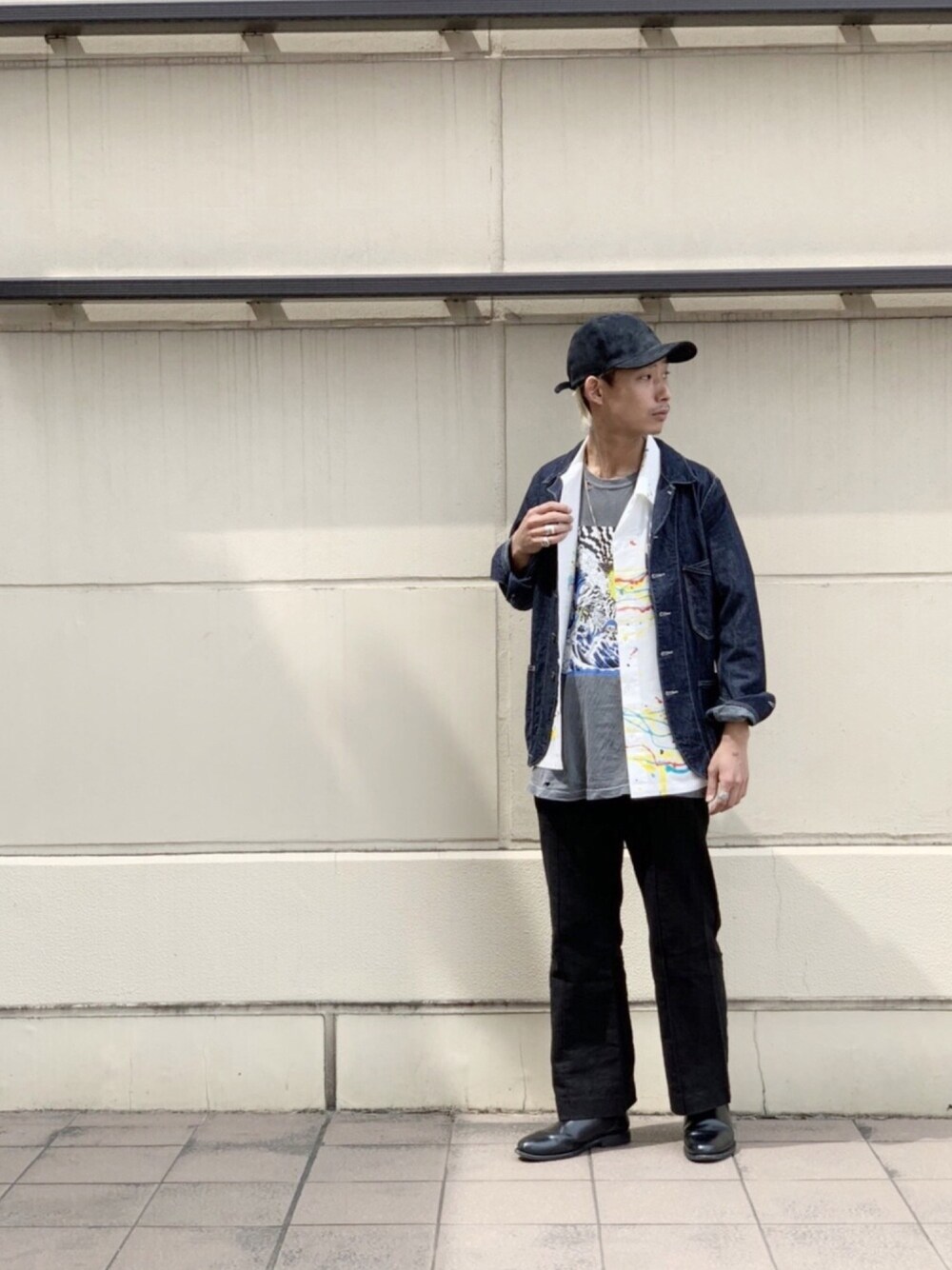 「春、大人カジュアル、きれいめカジュアル、レイヤードスタイル、オープンカラーシャツ、春夏コーデ、アメカジ、フレアパンツ、SCHOTT、Schott TOKYO-BAY」｜「schottのSchott/ショット/SUEDE BASEBALL CAP/スウェード ベースボール キャップ（キャップ、ブラック系）」を使った、Renさん（メンズ・176cm）の春コーディネートの1枚目の写真