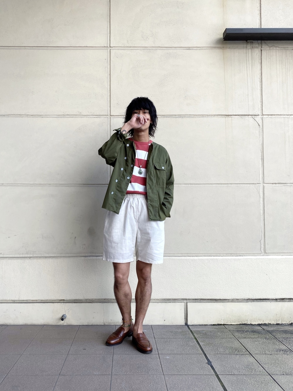 「おしゃれさんと繋がりたい、リラックススタイル、大人コーデ、白パンツ、短パン、タックイン、ボーダートップス、ファッションの力を信じよう、SCHOTT、Schott TOKYO-BAY」｜「HAVERSACKのHAVERSACK/ハバーサック/NO COLLAR SHIRT（シャツ/ブラウス、グリーン系）」を使った、Renさん（メンズ・176cm）の夏コーディネートの1枚目の写真
