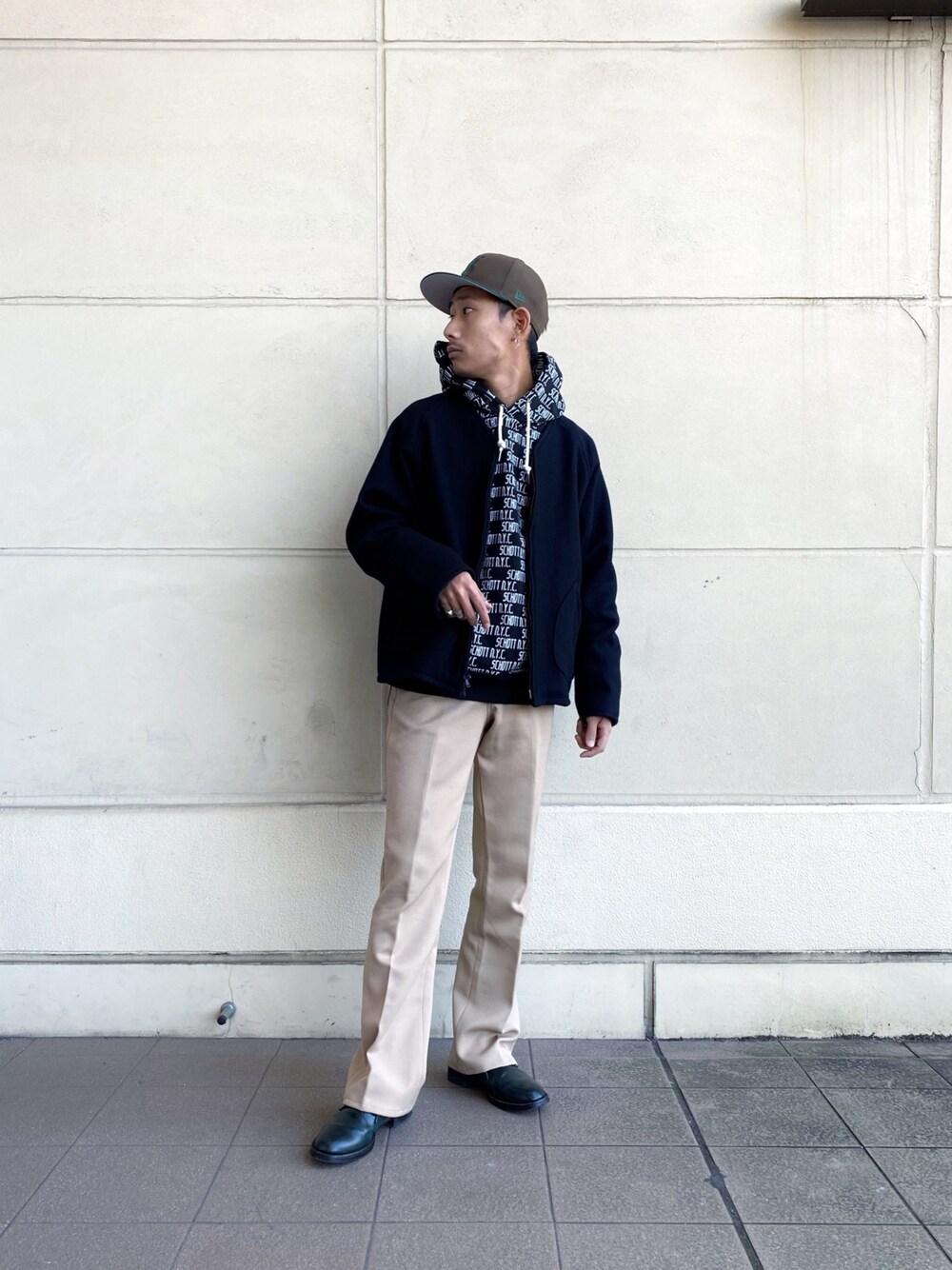 「年末WEAR感謝祭、冬のコーデ、大人カジュアル、ストリートコーデ、革靴、NEWERA、パーカー、ファッションの力を信じよう、SCHOTT、Schott TOKYO-BAY」｜「schottのSchott×NEWERA/ショット×ニューエラ/9FIFTY SNAP BACK CAP TYPE 'SB'/ SBキャップ（キャップ、ブラック系）」を使った、Renさん（メンズ・176cm）の冬コーディネートの1枚目の写真