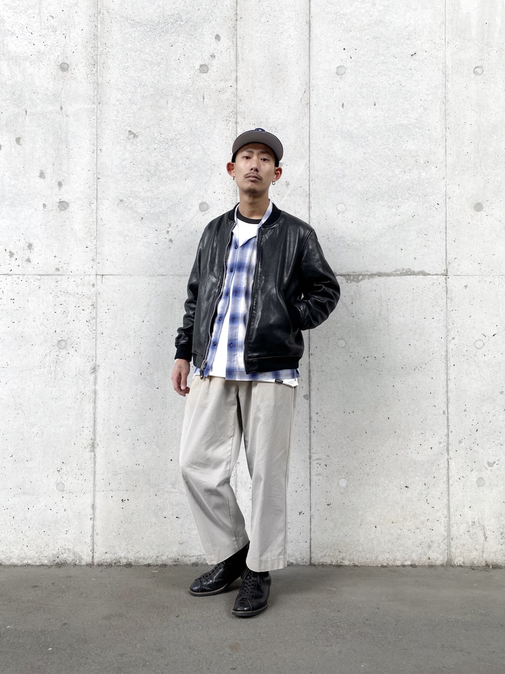「私の推しブランド、お洒落さんとつながりたい、オトナカジュアル、休日スタイル、秋冬コーデ、NEWERA、レザージャケット、ファッションの力を信じよう、SCHOTT、Schott TOKYO-BAY」｜「schottのSchott/ショット/LEATHER JACKET ”BOWERY”/レザージャケット バワリー MA-1（ライダースジャケット、ブラック系）」を使った、Renさん（メンズ・176cm）の冬コーディネートの1枚目の写真