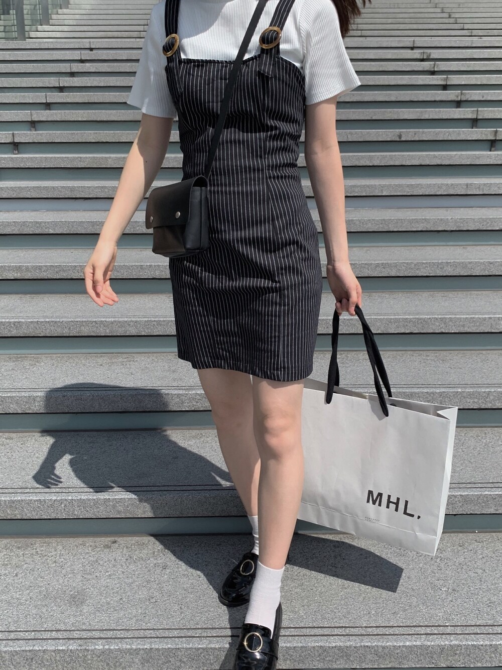 「年末WEAR感謝祭、過去code、韓国ファッション、お洒落さんとつながりたい、韓国好きな人と繋がりたい、MHL.、Bershka」｜「Bershkaのアイテム（サロペット/オーバーオール、ブラック系）」を使った、ramram2さん（レディース・156cm）の冬コーディネートの1枚目の写真