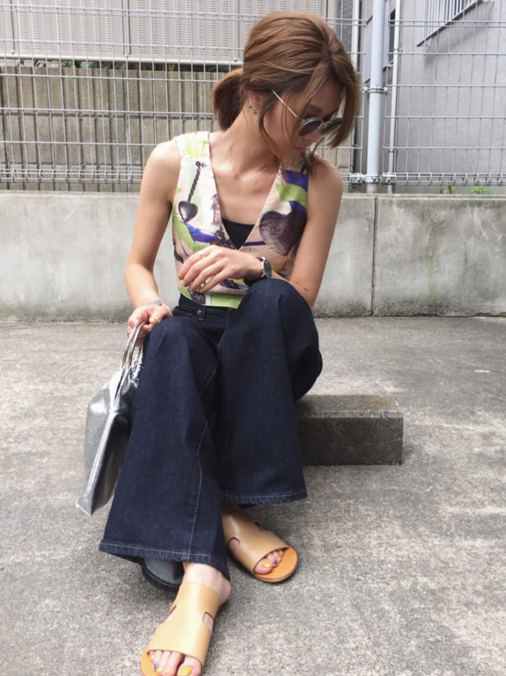 「カジュアルコーデ、ラクチンコーデ、夏、サンダル、fashion、デニムパンツ、ワイドパンツ、楽チンコーデ、coordinate」｜「SLYのMARIPOL×SLY BLUSH TOPS（タンクトップ、グリーン系）」を使った、manaさん（レディース・156cm）の夏コーディネートの1枚目の写真