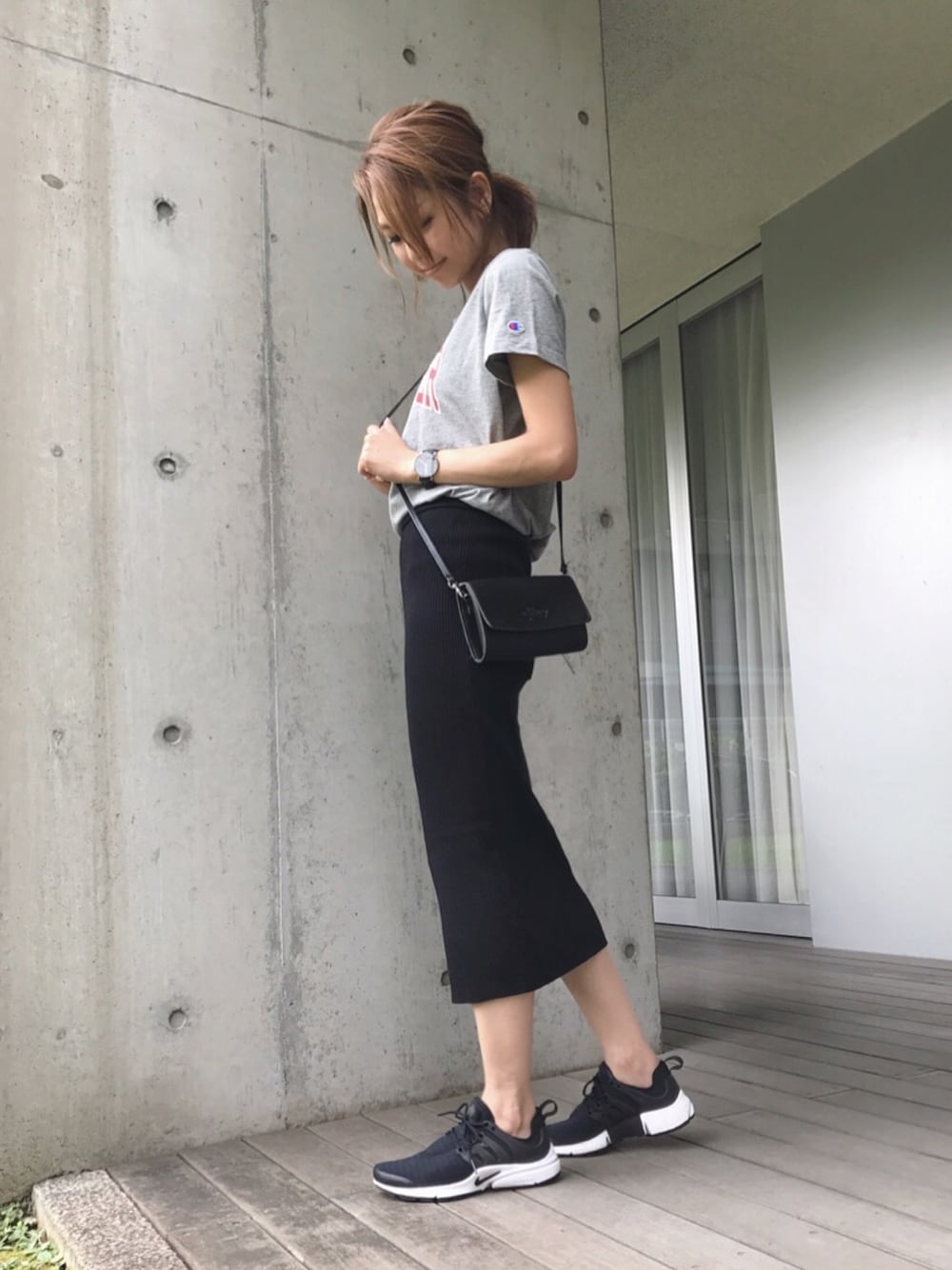 「シンプルコーデ、夏コーデ、オトナ女子、カジュアル、リラックススタイル、ootd、outfit、モノトーンコーデ、ママファッション、スポーツミックス」｜「ChampionのChampion　DENVER　Tee（Tシャツ/カットソー、グレー系）」を使った、manaさん（レディース・156cm）の夏コーディネートの1枚目の写真