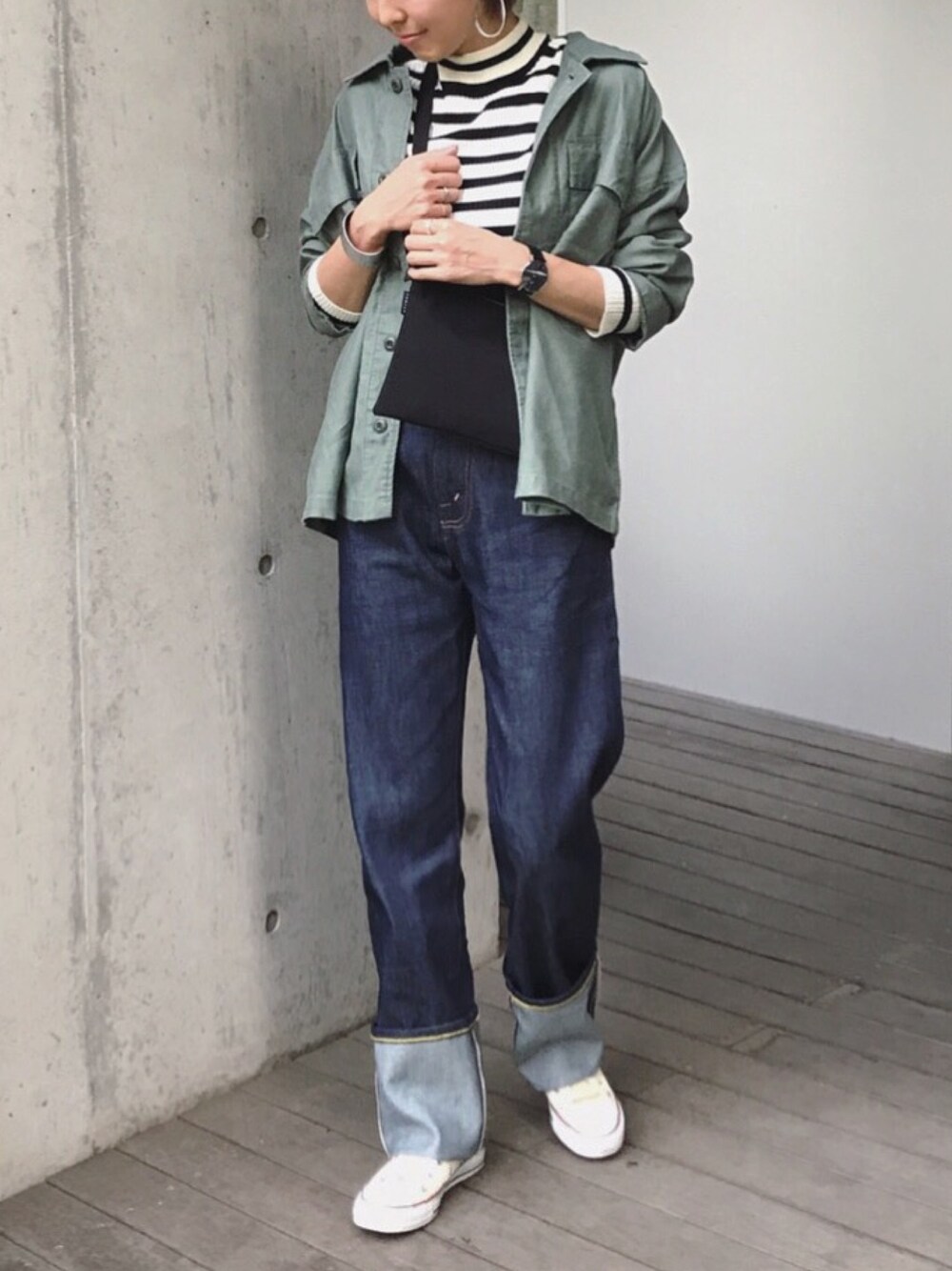 「秋コーデ、カジュアルコーデ、デニムパンツ、リーバイス、ボーダー、シンプルコーデ、スニーカー、ママファッション、大人カジュアル、リブニット」｜「MOUSSYのWOOL BERET（キャップ、グレー系）」を使った、manaさん（レディース・156cm）の秋コーディネートの1枚目の写真