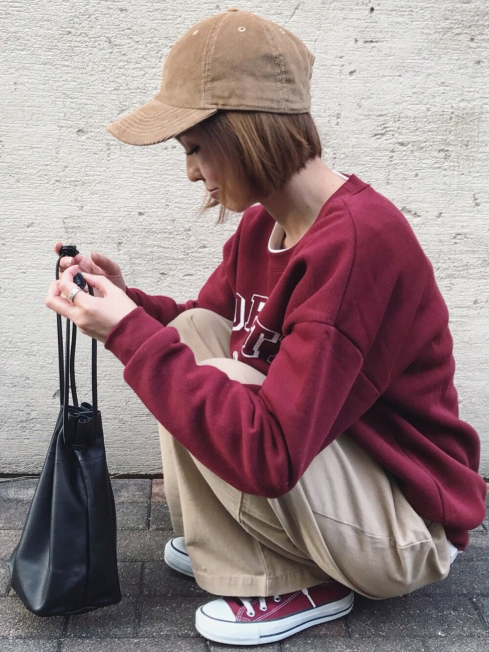 「シンプルコーデ、ラクチンコーデ、カジュアルコーデ、ワイドパンツ、冬、スニーカーコーデ、スウェット」｜「niko and...の裏起毛ロゴワイドプルオーバー【niko and ...】（スウェット、レッド系）」を使った、manaさん（レディース・156cm）の冬コーディネートの1枚目の写真