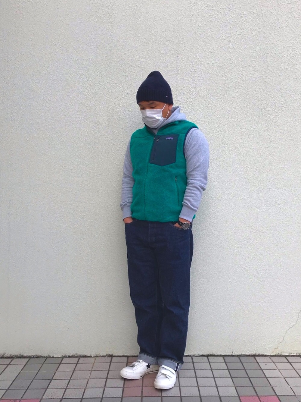 「ニット帽、TOMMY HILFIGER、patagonia、RESOLUTE、ベルクロ、ワンスター、レトロX」｜「TOMMY HILFIGERのコットンカシミアビーニー（ニットキャップ/ビーニー、ブルー系）」を使った、たくわんさん（メンズ・169cm）の冬コーディネートの1枚目の写真