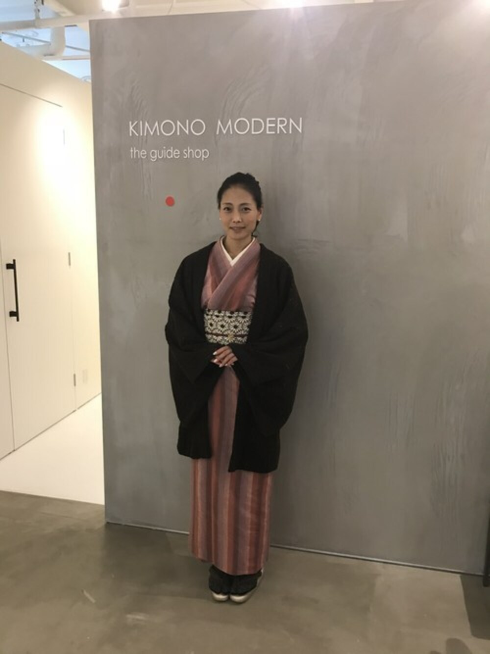 YUKIさんの「遠州木綿キモノ紅縞-柔らかなグラデーションのモダンな木綿着物（KIMONO MODERN）」を使ったコーディネート
