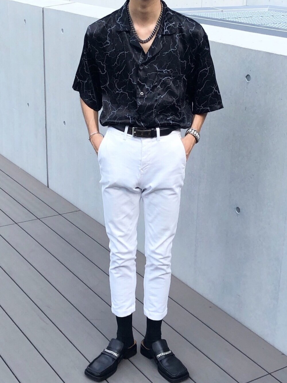 「夏コーデ、シャツスタイル、オープンカラーシャツ、ミュール」｜「MARTINE ROSEのアイテム（その他シューズ、ブラック系）」を使った、Kosei Yutakaさん（メンズ・171cm）の秋コーディネートの1枚目の写真