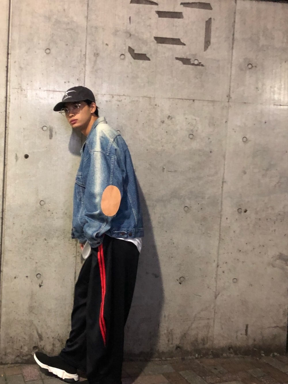 「今日、寒いね、明日も、寒いのかな、clovaに聞いてみよ、気をつけてきてねー、昨日の幸輝のブログ、少しはずしてましたよね、よくわからないところがあったりなかったり笑、あと半日がんばろー、EBISU536」｜「Supreme のアイテム（帽子、ブラック系）」を使った、☺︎NAOYA☺︎さん（メンズ・175cm）の秋コーディネートの1枚目の写真