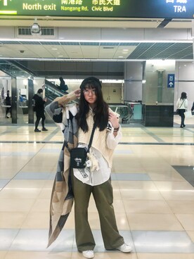 「Afadのアイテム（シャツ/ブラウス、ホワイト系）」を使った、樂さん（レディース・163cm）の冬コーディネート