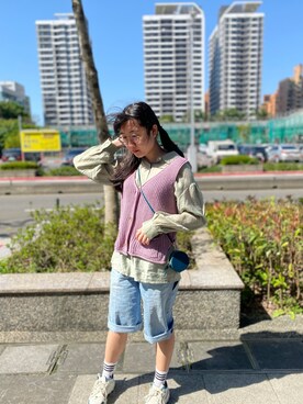 「mougganofficialのアイテム（シャツ/ブラウス、グリーン系）」を使った、樂さん（レディース・163cm）の春コーディネート