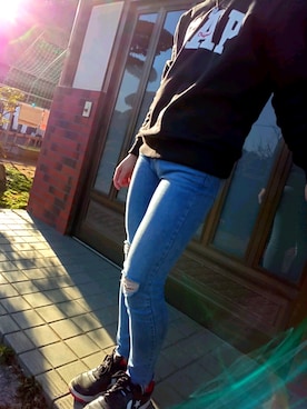 「GAP（ギャップ）のロゴフリース クルーネックプルオーバー（スウェット、ブラック系）」を使った、せーや《相互フォロー》さん（メンズ・170cm）の冬コーディネート