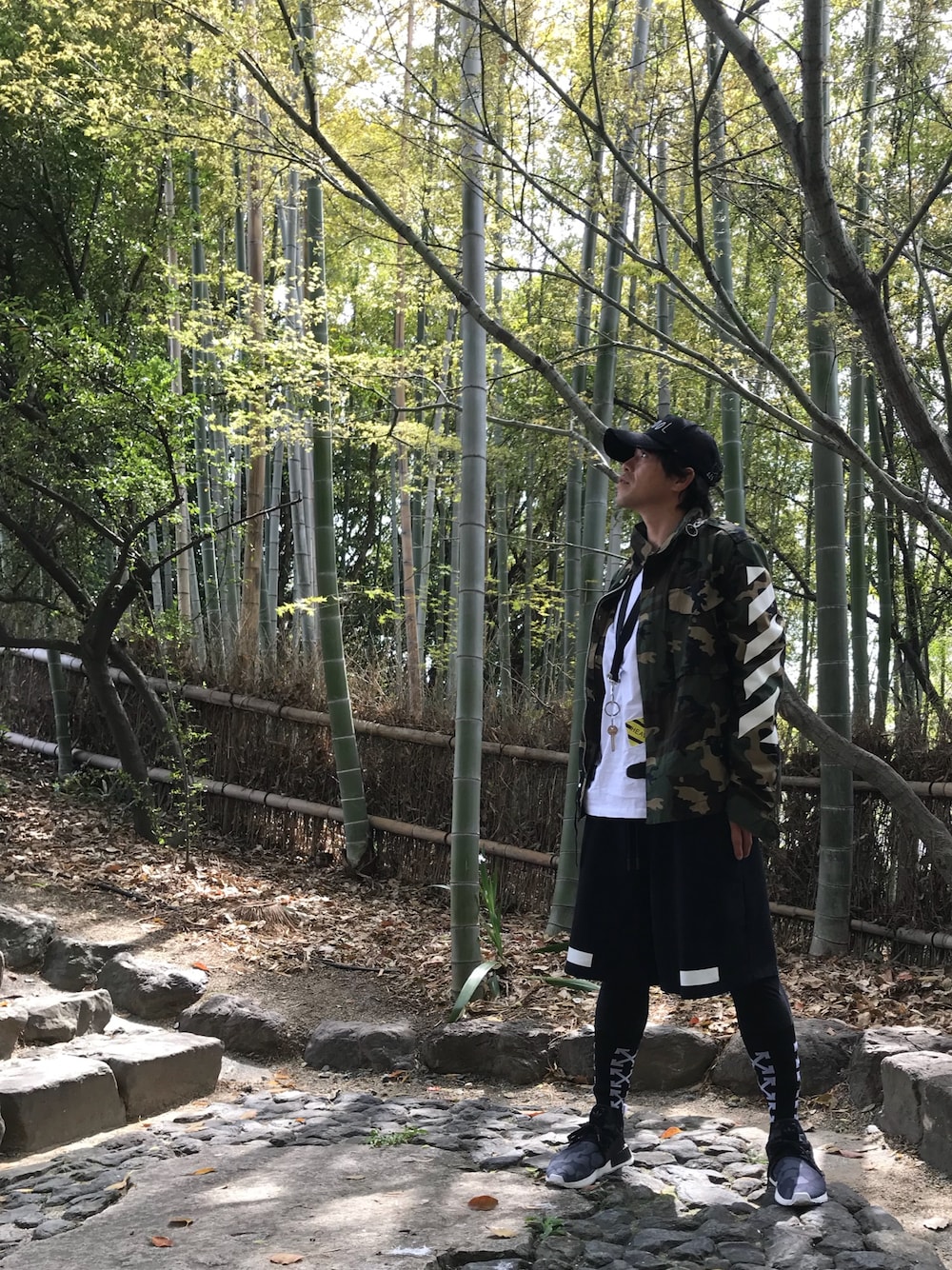 「OFF-WHITE、迷彩、NMD、アディダスオリジナルス、AZS」｜「off whiteのアイテム（ミリタリージャケット、その他）」を使った、YMDMさん（メンズ・171cm）の春コーディネートの1枚目の写真