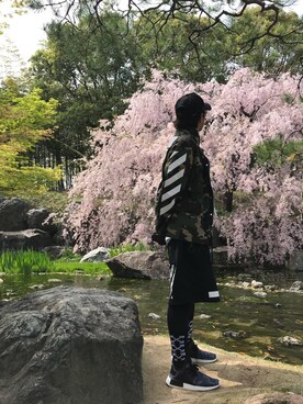 「OFF-WHITE」｜「アイテム（ミリタリージャケット）」を使った、YMDMさん（メンズ・171cm）の春コーディネート