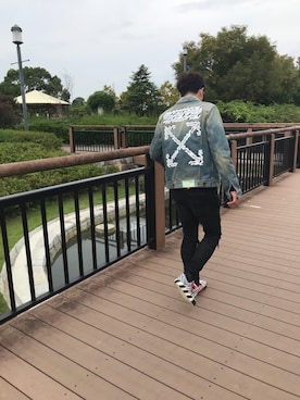「OFF-WHITE」｜「アイテム（デニムジャケット）」を使った、YMDMさん（メンズ・171cm）の秋コーディネート