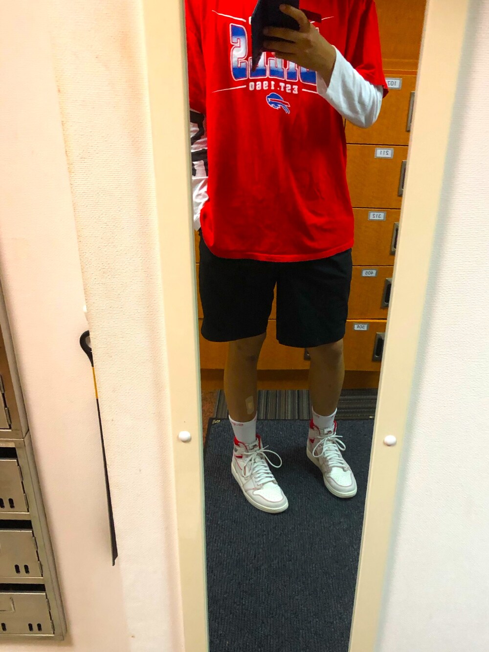 「絆創膏」｜「UNIQLOのアイテム（その他パンツ、ブラック系）」を使った、ケミさん（メンズ・184cm）の夏コーディネートの1枚目の写真